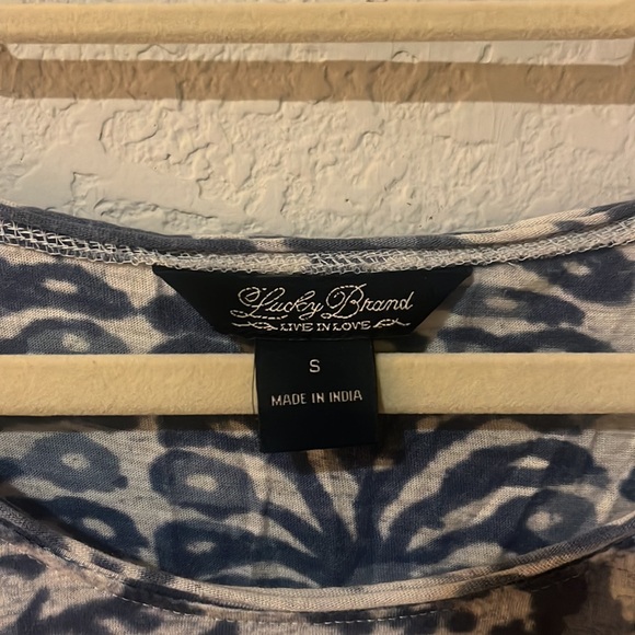 Lucky Brand top. - Picture 2 of 4
